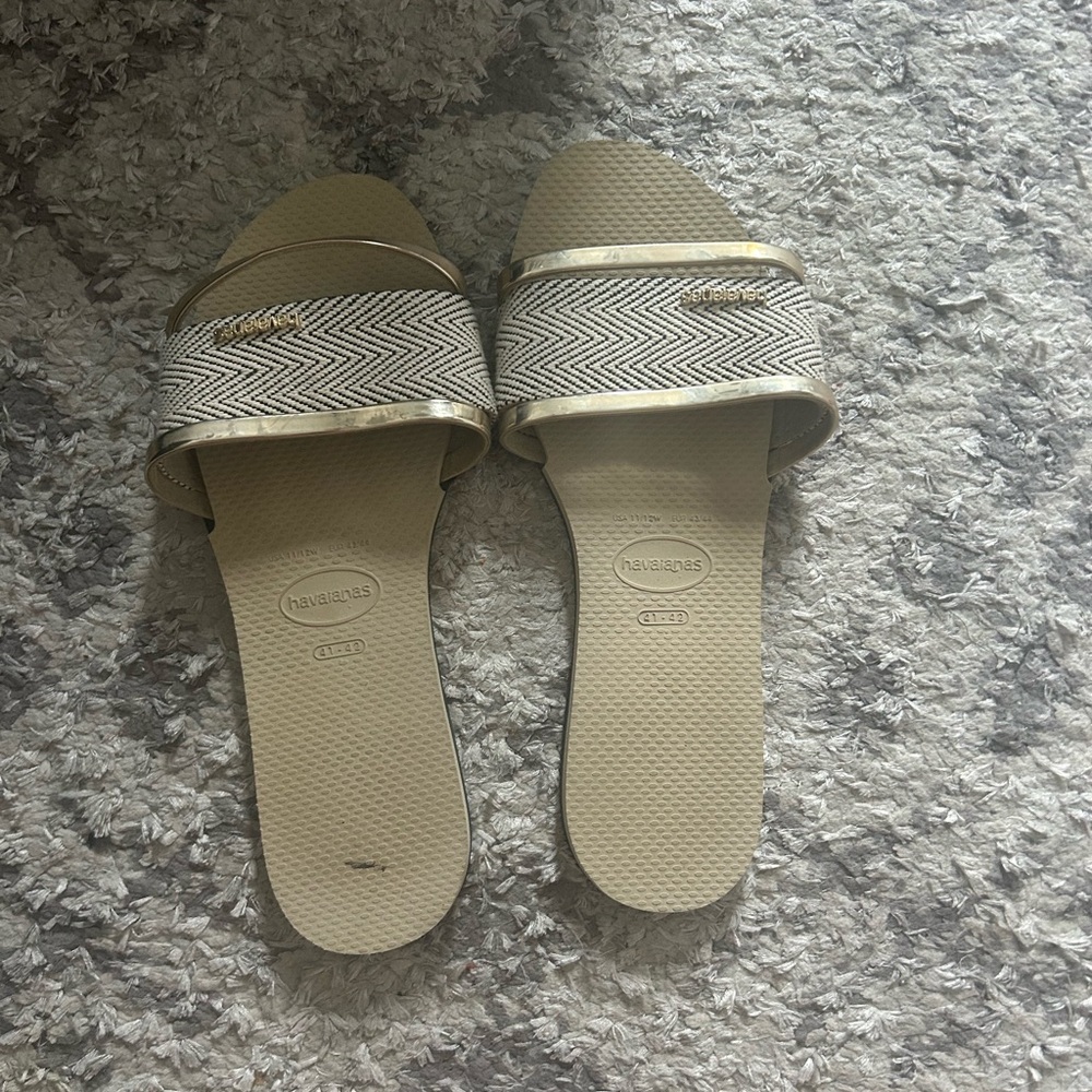 Stylish Women's Sandals in Cream and Gold